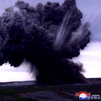 Penampakan Rudal 'Monster' Terbaru Milik Kim Jong Un