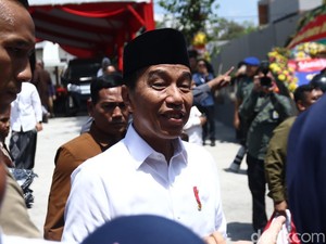 Jokowi Hadiri Harlah Ke-12 Ponpes Ora Aji Milik Gus Miftah di Sleman