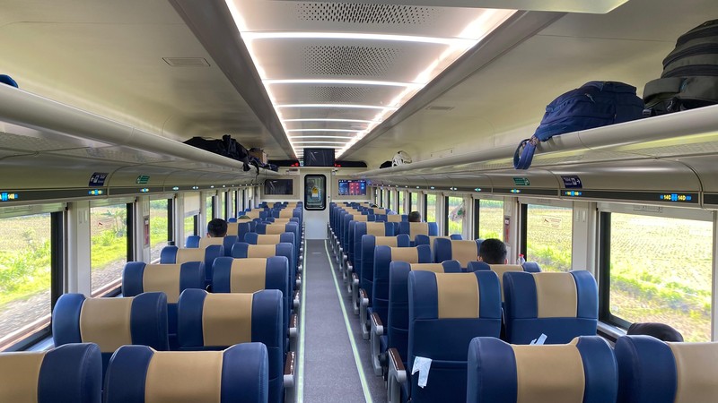 PT Kereta Api Indonesia (Persero) mengoperasikan kereta ekonomi stainless steel new generation pada KA Logawa (KA 212 dan KA 211) pada Rabu (18/9/2024). PT Kereta Api Indonesia (Persero) mengoperasikan kereta ekonomi stainless steel new generation pada KA Logawa (KA 212 dan KA 211) pada Rabu (18/9/2024). (Dok. KAI).