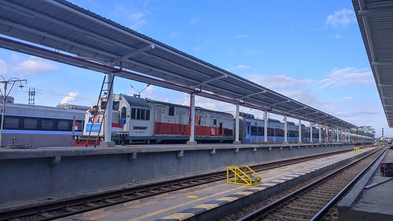 PT Kereta Api Indonesia (Persero) mengoperasikan kereta ekonomi stainless steel new generation pada KA Logawa (KA 212 dan KA 211) pada Rabu (18/9/2024). (Dok. KAI).