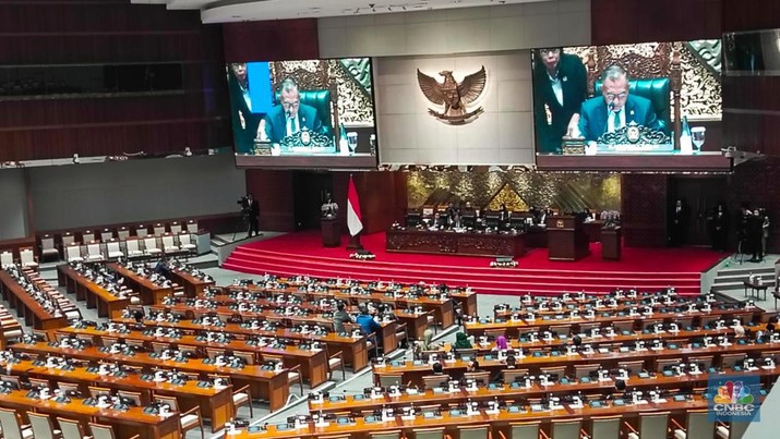 Rapat paripurna DPR RI Pembicaraan Tingkat II/Pengambilan Keputusan terhadap Rancangan Undang- Undang tentang APBN Tahun Anggaran 2025. (CNBC Indonesia/Rosseno Aji)