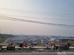 Bukit di Belakang Pabrik Bekasi Jadi Berkah Warlok, Omset Ratusan Ribu
