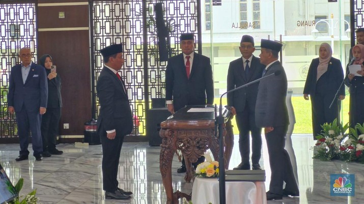 Direktur Jenderal Mineral dan Batu Bara (Dirjen Minerba) Kementerian ESDM Tri Winarno baru saja dilantik Menteri ESDM Bahlil Lahadalia di Jakarta, Jumat, 20 September 2024. (CNBC Indonesia/Verda Nano Setiawan)