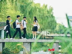 10 Drama Korea Cuma 2 Episode Buat Me Time Singkat