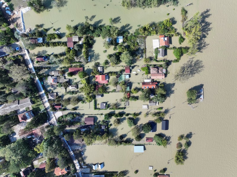 A drone view shows flooded houses in Pilismarot Hungary, September 19, 2024. REUTERS/Fedja Grulovic