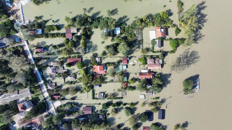 A drone view shows flooded houses in Pilismarot Hungary, September 19, 2024. REUTERS/Fedja Grulovic