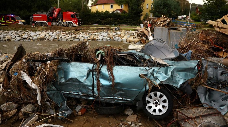 A drone view shows flooded houses in Pilismarot Hungary, September 19, 2024. REUTERS/Fedja Grulovic