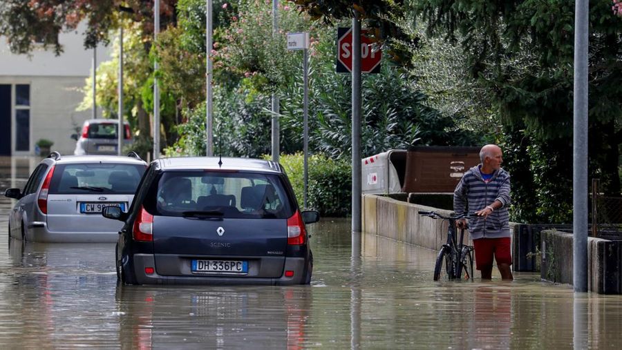 A drone view shows flooded houses in Pilismarot Hungary, September 19, 2024. REUTERS/Fedja Grulovic