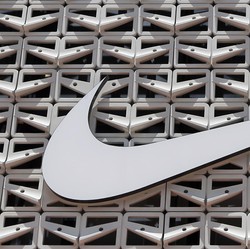 Nike hingga Adidas Merana Imbas Tarif Trump, Bisnis Terancam