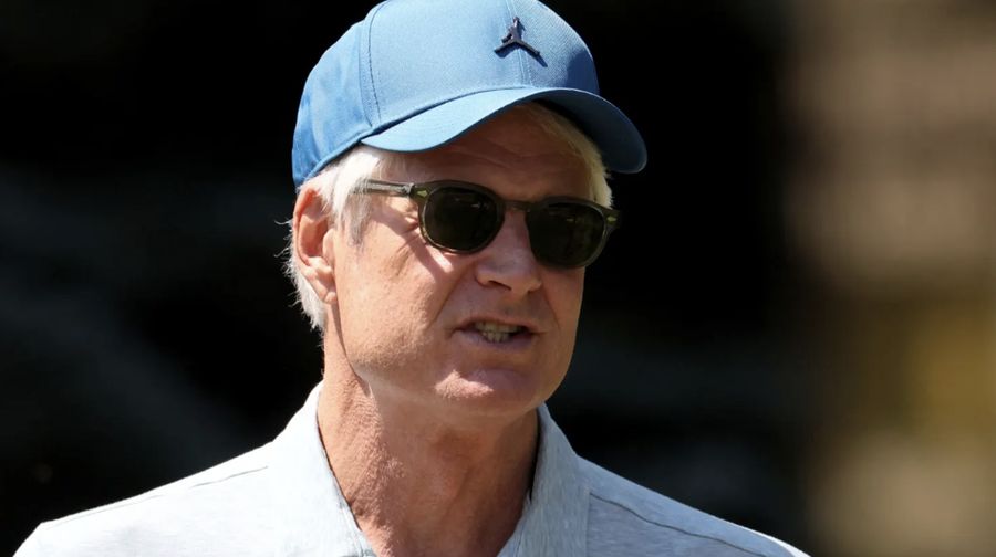 John Donahoe, CEO Nike, menghadiri Konferensi Media dan Teknologi Sun Valley tahunan Allen and Co. di Sun Valley Resort di Sun Valley, Idaho, AS, 10 Juli 2024. (Brendan Mcdermid/Reuters)