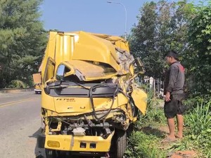 Tabrakan Truk Boks Vs Truk Tronton di Tol Cipularang, Satu Orang Tewas