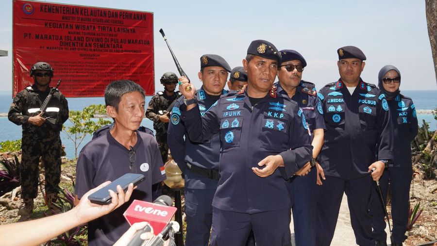 Kementerian Kelautan dan Perikanan (KKP) melakukan penyegelan terhadap dua resort di Pulau Maratua Kabupaten Berau, Kalimantan Timur yang diketahui kegiatan operasional perusahaan itu karena ada indikasi perusahaan memanfaatkan pulau-pulau kecil tanpa memiliki dokumen perizinan. (Dok: Humas Ditjen PSDKP)