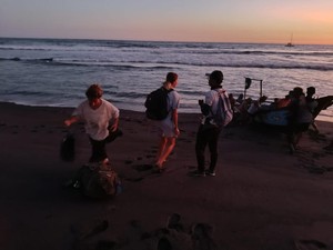 Naik Perahu Layar, 2 WNA Wanita Tiba-tiba Menepi di Pantai Glagah Kulon Progo