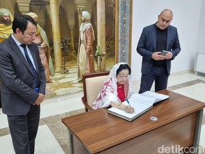 Megawati Tulis Pesan untuk Masa Depan di Pusat Riset Al Bukhari