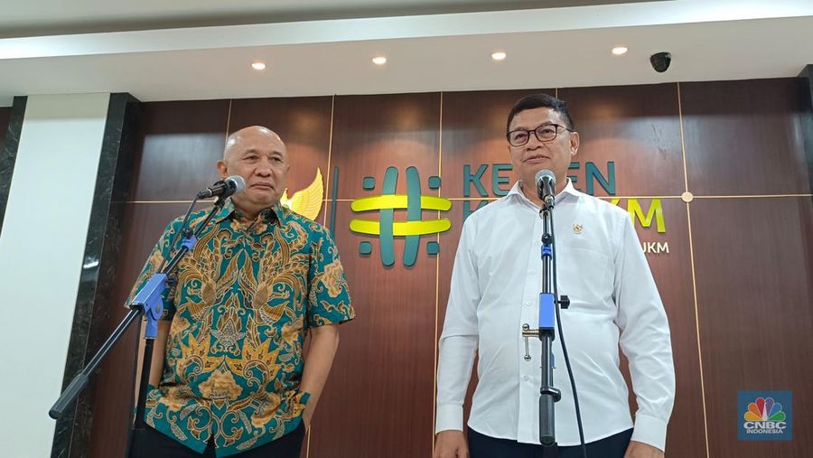 Menkop UKM Teten Masduki dan Kepala BPOM Taruna Ikrar saat ditemui di kantor Kemenkop UKM, Jakarta, Jumat (20/9/2024).