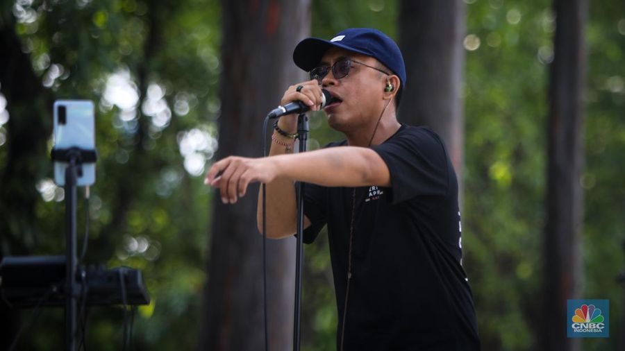 Pengamen Live Streaming di Era Digital. (վ/Faisal Rahman)