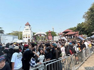Pestapora Hari Ketiga: Pengunjung Membeludak, Antrean Mengular