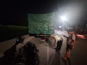 Pemotor di Palembang Tewas Usai Tabrak Truk yang Berhenti di Pinggir Jalan