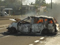 Biaya Hidup Tinggi Bikin Chaos 1 Negeri, Mobil Dibakar-Bangunan Hancur