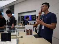 Toko Huawei Diserbu, Warga China Rela Begadang tapi Paginya Ngamuk