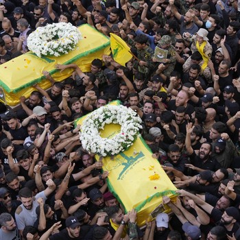 'Laut' Manusia, Tangis Haru di Pemakaman Korban Ledakan Pager Lebanon