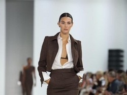 Pacar Eksis di Milan Fashion Week, Leonardo DiCaprio Setia Mendukung Pacar Eksis di Milan Fashion Week, Leonardo DiCaprio Setia Mendukung