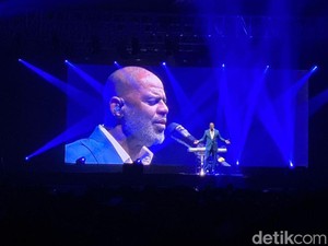 Brian McKnight Berkaca-kaca di Panggung Jakarta