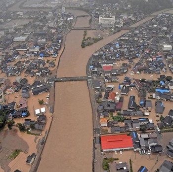Penampakan Jepang Nyaris Tenggelam Diterjang Banjir Bandang