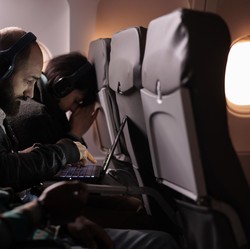 Alasan Ilmiah Jendela Pesawat Harus Dibuka Saat Take Off dan Landing