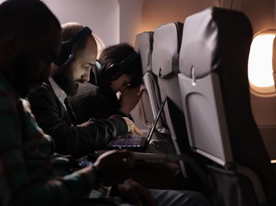 Muncul Suara Ledakan-Roda Pesawat Gagal Keluar, Pilot Bisa Apa?