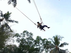 Naik Ayunan Raksasa di Bali, IShowSpeed Teriak-teriak: Santai, Santai, Santai!