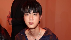 Totalitas, Jin BTS Siap Naik Komedi Putar 50 Kali Saat Kencan dengan ARMY