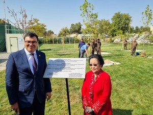 Megawati Tanam Pohon di Sukarno Garden di Uzbekistan