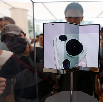 Store Huawei Diserbu, Warga China Rela Begadang Tapi Paginya Ngamuk