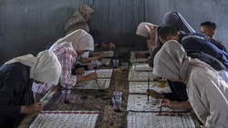 Pelestarian Budaya Lewat Latihan Membatik