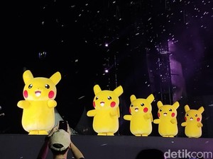 Menikmati Pikachu Terbang hingga Joget EDM di Malam Hari