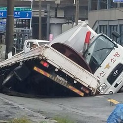 Sinkhole Muncul Lagi di Korea-Telan 2 Truk, Ini Penyebab dan Lokasinya