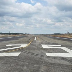 Berangkat ke IKN, Jokowi Jajal Landing Perdana di Bandara Nusantara