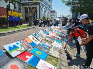 Maba UMSurabaya Peduli Mental Health GenZ Lewat Lukisan Brainpression