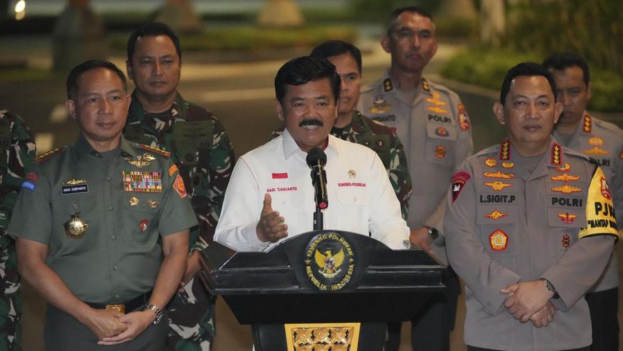 Pilot maskapai Susi Air asal Selandia Baru yang disandera selama lebih dari setahun oleh pemberontak separatis di wilayah Papua, Phillip Mark Mehrtens tiba di Pangkalan Udara Halim Perdanakusuma di Jakarta, Indonesia, Sabtu (21/9/2024). 
(Yasuyoshi CHIBA / AFP)