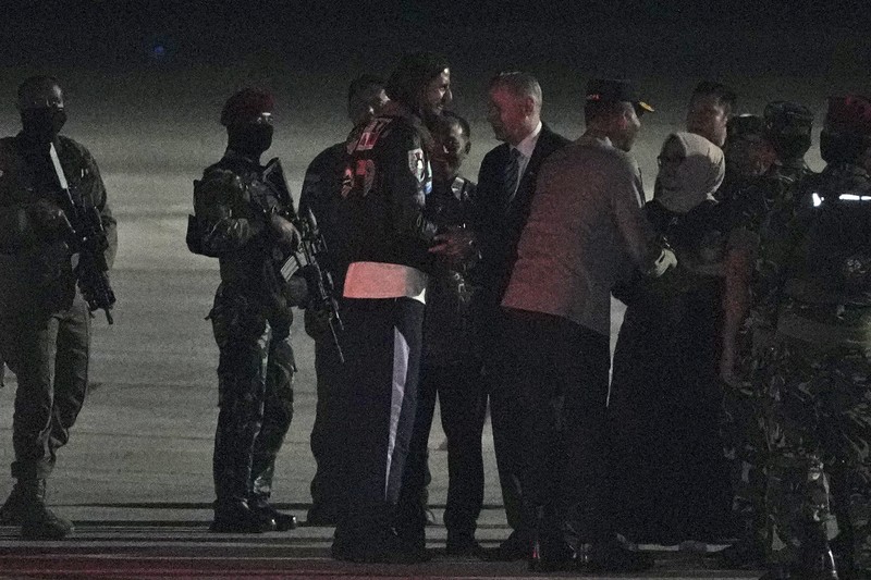 Pilot maskapai Susi Air asal Selandia Baru yang disandera selama lebih dari setahun oleh pemberontak separatis di wilayah Papua, Phillip Mark Mehrtens tiba di Pangkalan Udara Halim Perdanakusuma di Jakarta, Indonesia, Sabtu (21/9/2024). (Yasuyoshi CHIBA / AFP) Pilot maskapai Susi Air asal Selandia Baru yang disandera selama lebih dari setahun oleh pemberontak separatis di wilayah Papua, Phillip Mark Mehrtens tiba di Pangkalan Udara Halim Perdanakusuma di Jakarta, Indonesia, Sabtu (21/9/2024).
(Yasuyoshi CHIBA / AFP)