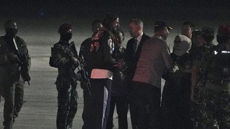 Pilot maskapai Susi Air asal Selandia Baru yang disandera selama lebih dari setahun oleh pemberontak separatis di wilayah Papua, Phillip Mark Mehrtens tiba di Pangkalan Udara Halim Perdanakusuma di Jakarta, Indonesia, Sabtu (21/9/2024). 
(Yasuyoshi CHIBA / AFP)