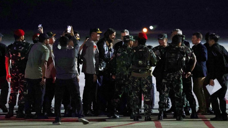 Pilot maskapai Susi Air asal Selandia Baru yang disandera selama lebih dari setahun oleh pemberontak separatis di wilayah Papua, Phillip Mark Mehrtens tiba di Pangkalan Udara Halim Perdanakusuma di Jakarta, Indonesia, Sabtu (21/9/2024). 
(Yasuyoshi CHIBA / AFP)