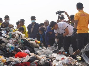 Jurus Pemkab Cirebon Tangani Sampah di Desa Pangenan