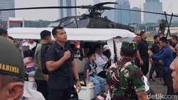 Jokowi Ajak Jan Ethes dan La Lembah ke Pameran Alutsista di Monas