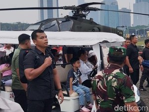 Jokowi Ajak Jan Ethes dan La Lembah ke Pameran Alutsista di Monas