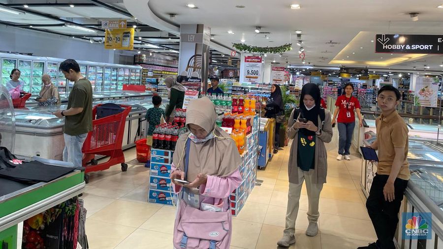 Suasana saat berlangsungnya Full Day Sale di Transmart Cilandak, Jakrta, Minggu (22/9/2024). (²©²ÊÍøÕ¾/Romys Binekasari)