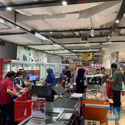 Banyak Diskon, Pengunjung Buru AC di Transmart Kota Kasablanka