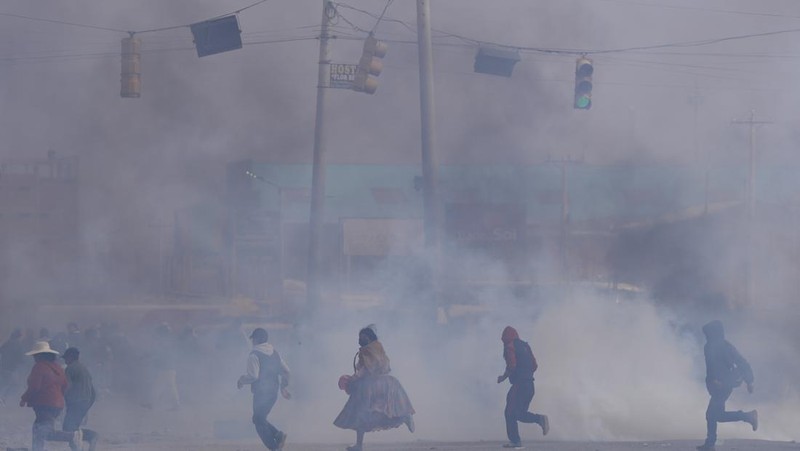 A supporter of former President Evo Morales clashes with supporters of current President Luis Arce in El Alto, Bolivia, Sunday, Sept. 22, 2024. (AP Photo/Juan Karita)