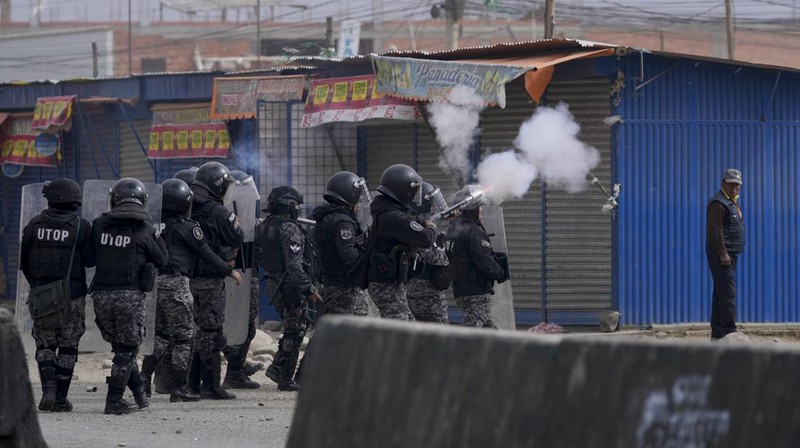 A supporter of former President Evo Morales clashes with supporters of current President Luis Arce in El Alto, Bolivia, Sunday, Sept. 22, 2024. (AP Photo/Juan Karita)